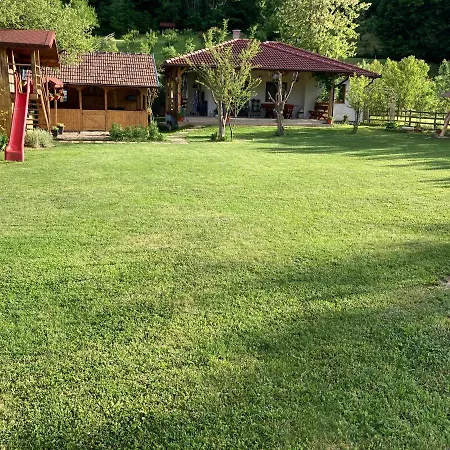 Casuta De Sub Padure Holiday home *