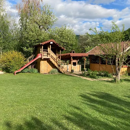 Căsuța De Sub Pădure * Ampoita